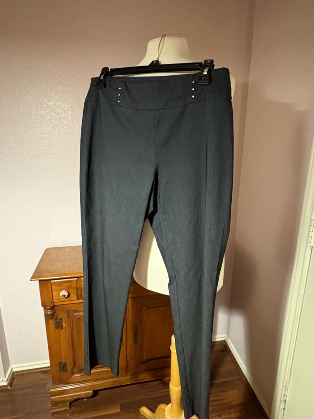 JM Collection Black Skinny Ponte Pants with Stud Accent. Size Small